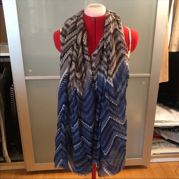 Club Monaco print scarf - Picture 2 of 5